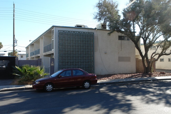 Building Photo - Lynnwood Apartments