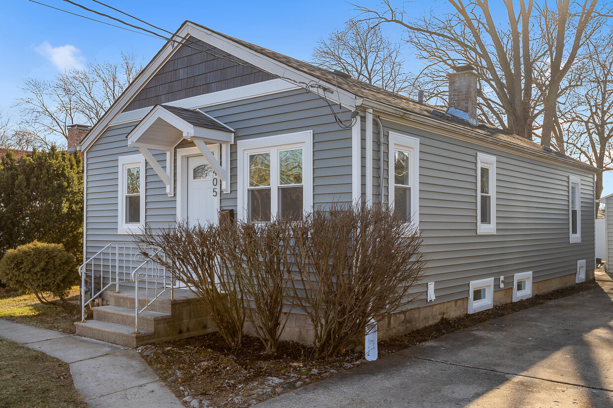 Primary Photo - 405 E 3rd St