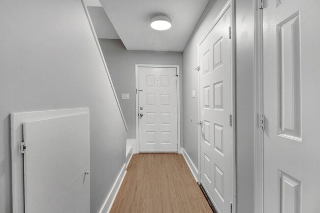 Foto del edificio - RENOVATED 2 BR | 2 BA Townhome in Goldsboro *less than 2 miles from SJAFB*