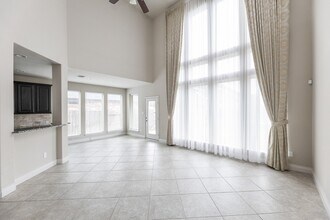 Building Photo - 2131 Blossomcrown Dr