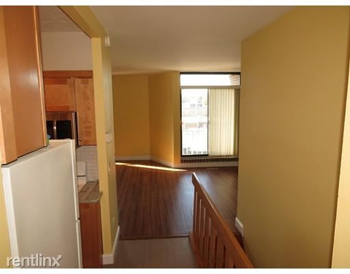 Building Photo - 1856 Beacon St