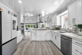 Building Photo - 10330 Buena Ventura Dr