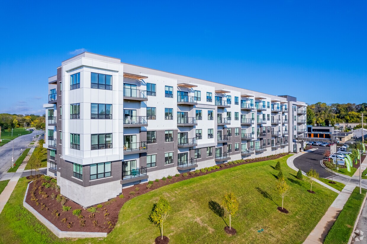 River Parkway Senior Apts & Family Townhomes 6300 River Pky Wauwatosa