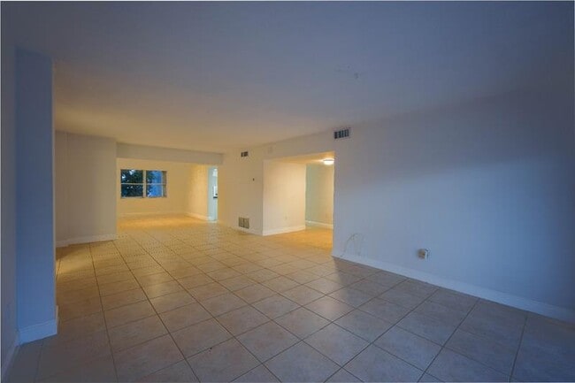 Building Photo - 1075 92nd St