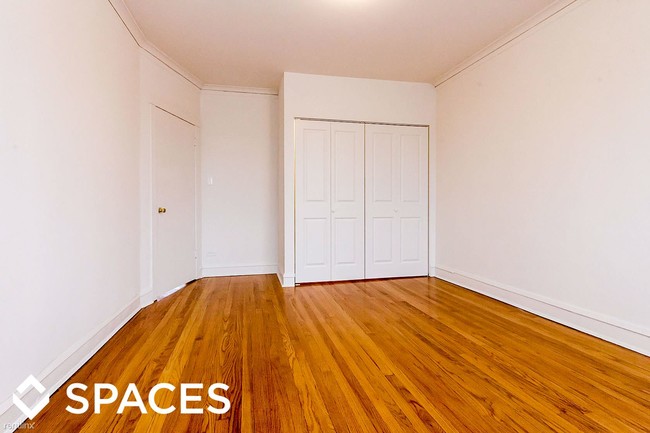 Building Photo - 1 br, 1 bath Apartment - 3422 West Foster #1
