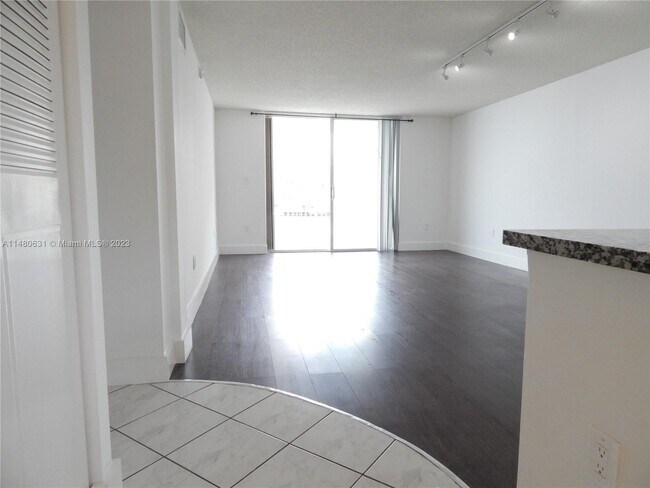 Building Photo - 4000 NE 170th St