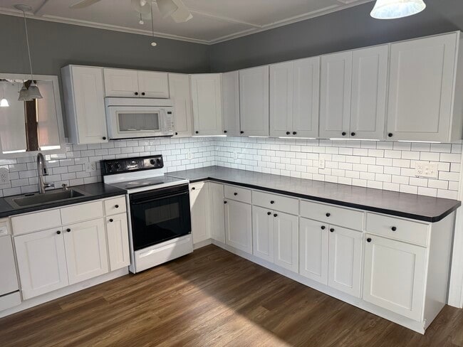 Building Photo - 46 S Main St