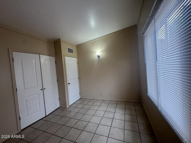 Foto del edificio - 1800 E Fry Blvd