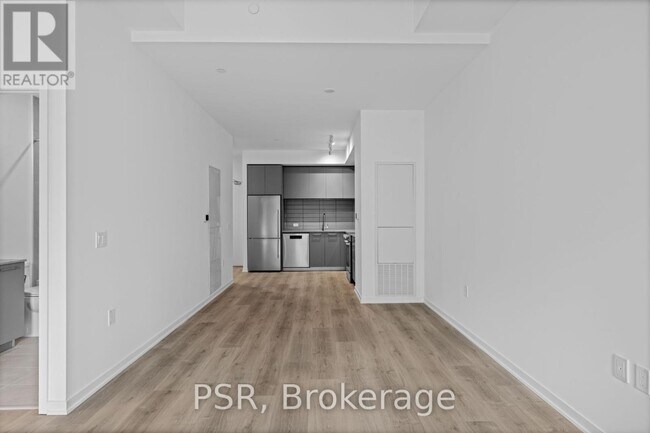 Building Photo - 101-101 Roehampton Ave