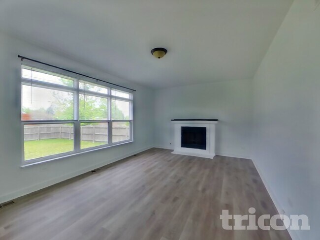 Foto del edificio - 7217 Sutherland Ct