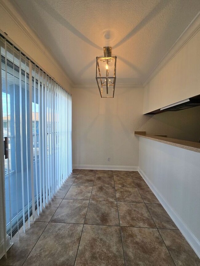 Foto del edificio - Beautiful 2/1 Condo for Rent - Ask For 1st...