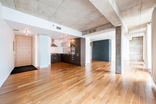 Building Photo - 445 Av Av Viger O,