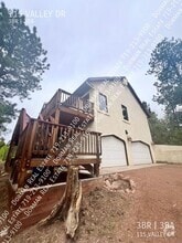 Building Photo - 115 Valley Dr