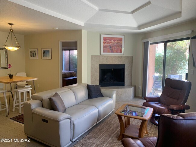 Building Photo - 5051 N Sabino Canyon Rd