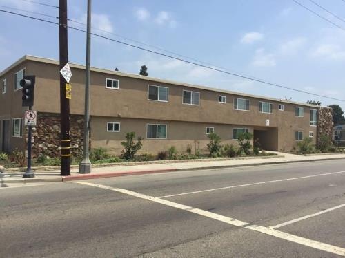 Foto del edificio - 111 W Del Amo Blvd