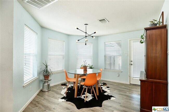 Foto del edificio - 2723 Fairview Dr