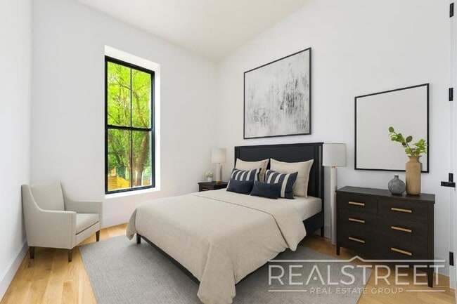 Building Photo - Stunning New 3 Bed 2 Bath in Bed Stuy Town...