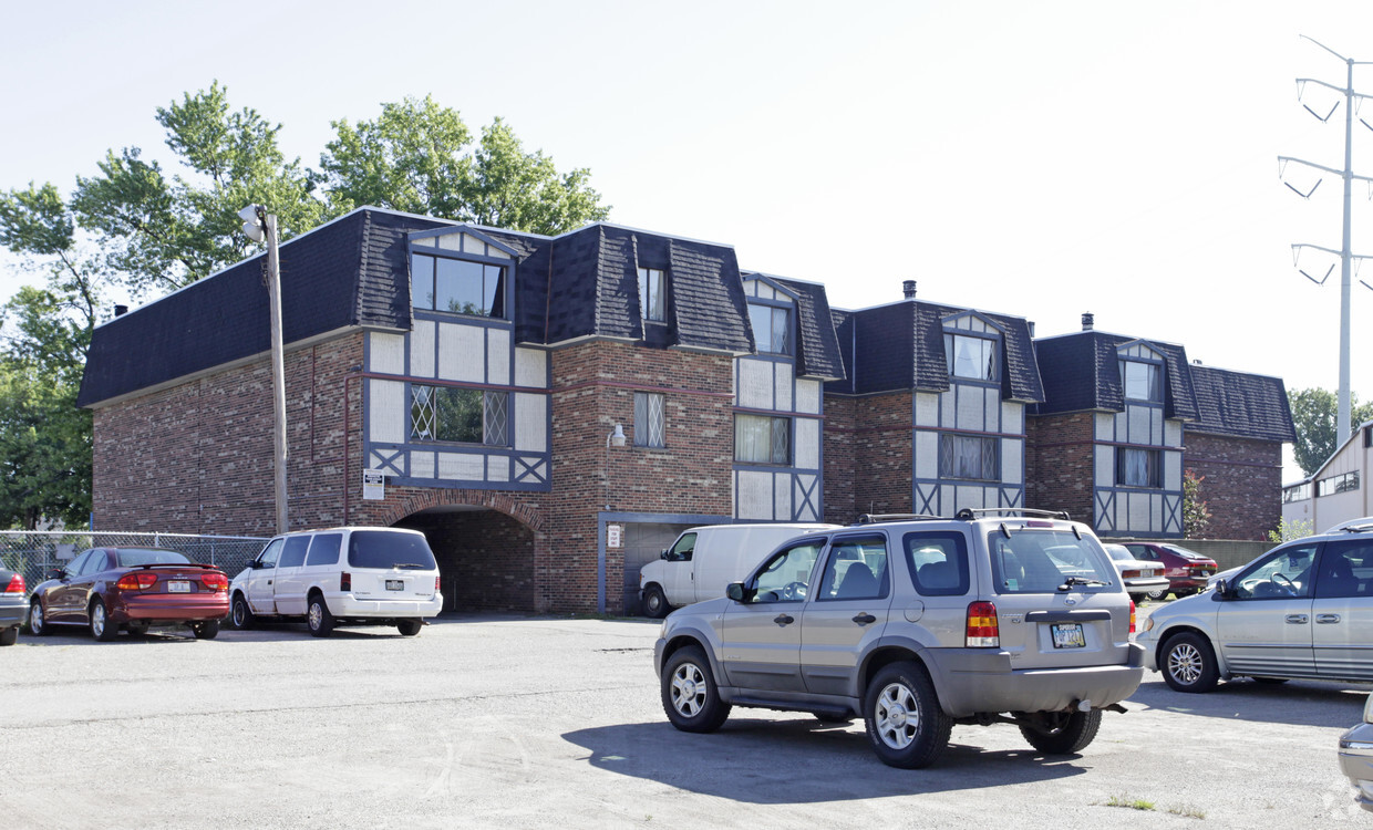 Primary Photo - Louden Park Apartments