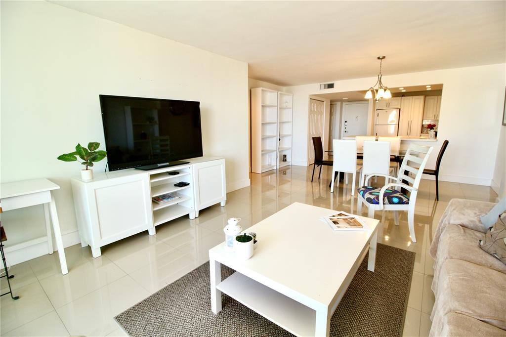Foto principal - 1865 S Ocean Dr