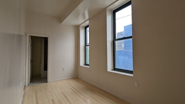 Foto del edificio - 2362 N. Front Street (LO)
