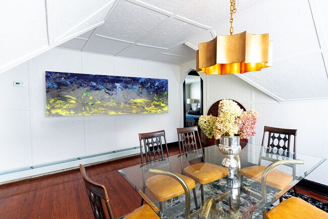 Building Photo - 120 Saint James Pl