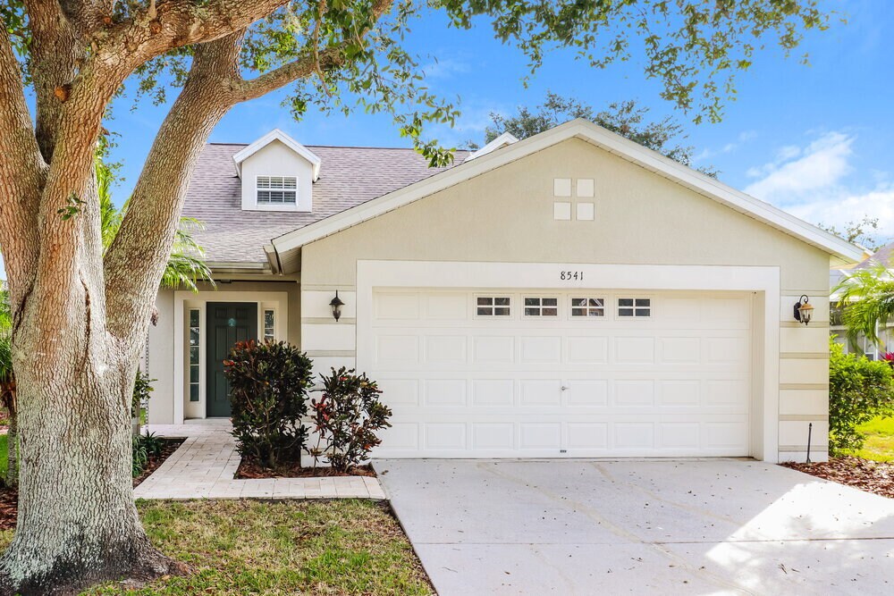 Foto principal - 8541 Hawbuck St