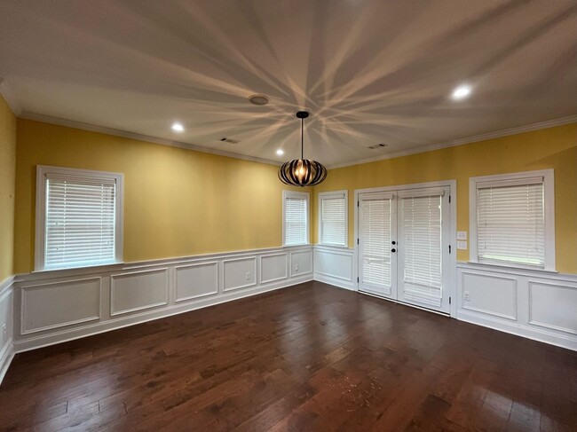 Building Photo - Riegel Pointe