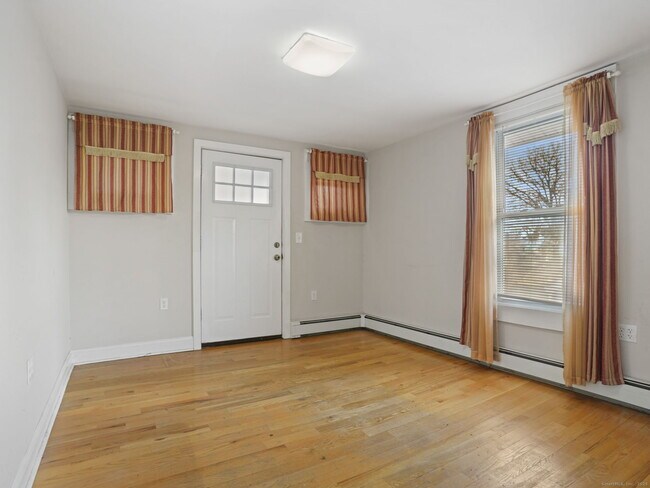 Foto del edificio - 140 Stuart Ave