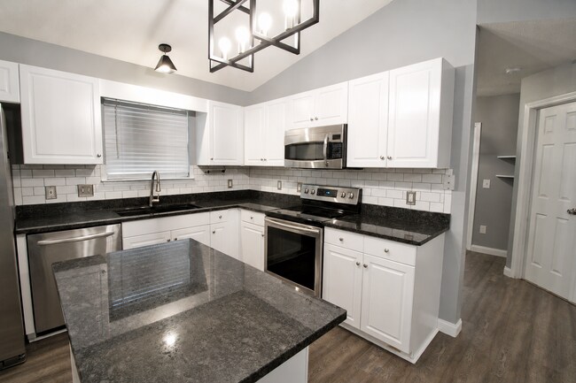 Building Photo - Updated 3BR/2BA Solar Home with No Carpet, Granite Countertops, Stainless Appliances & Spacious B...