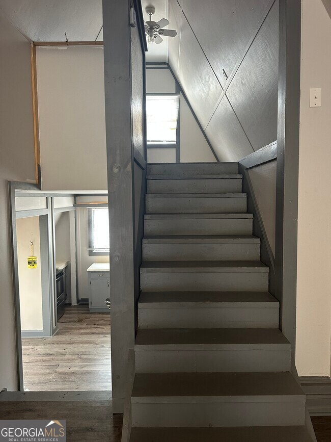 Building Photo - 4984 Donald Dr