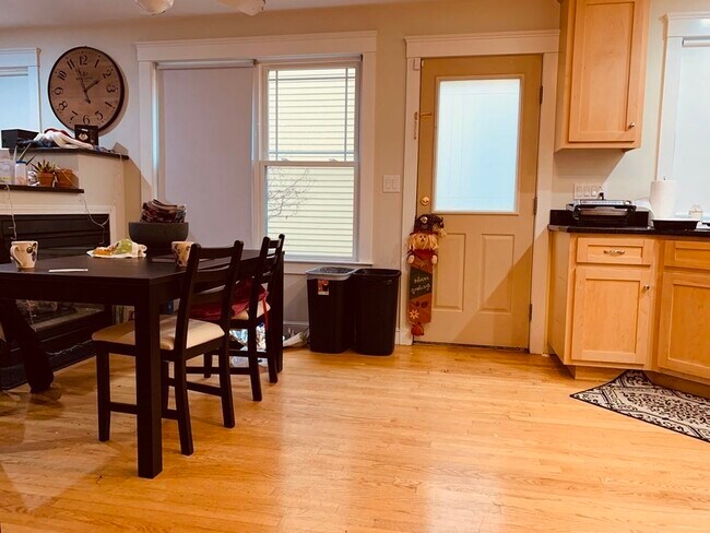 Foto del edificio - 27 Iroquois St