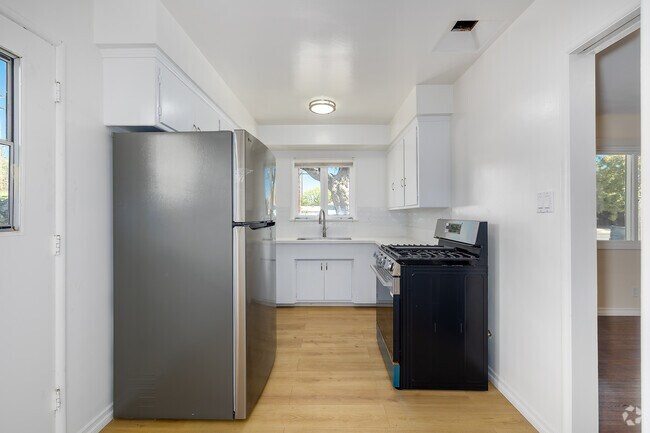 1 habitación, 1 baño - 765 pies cuadrados - Cocina - 7001 Hazeltine Ave
