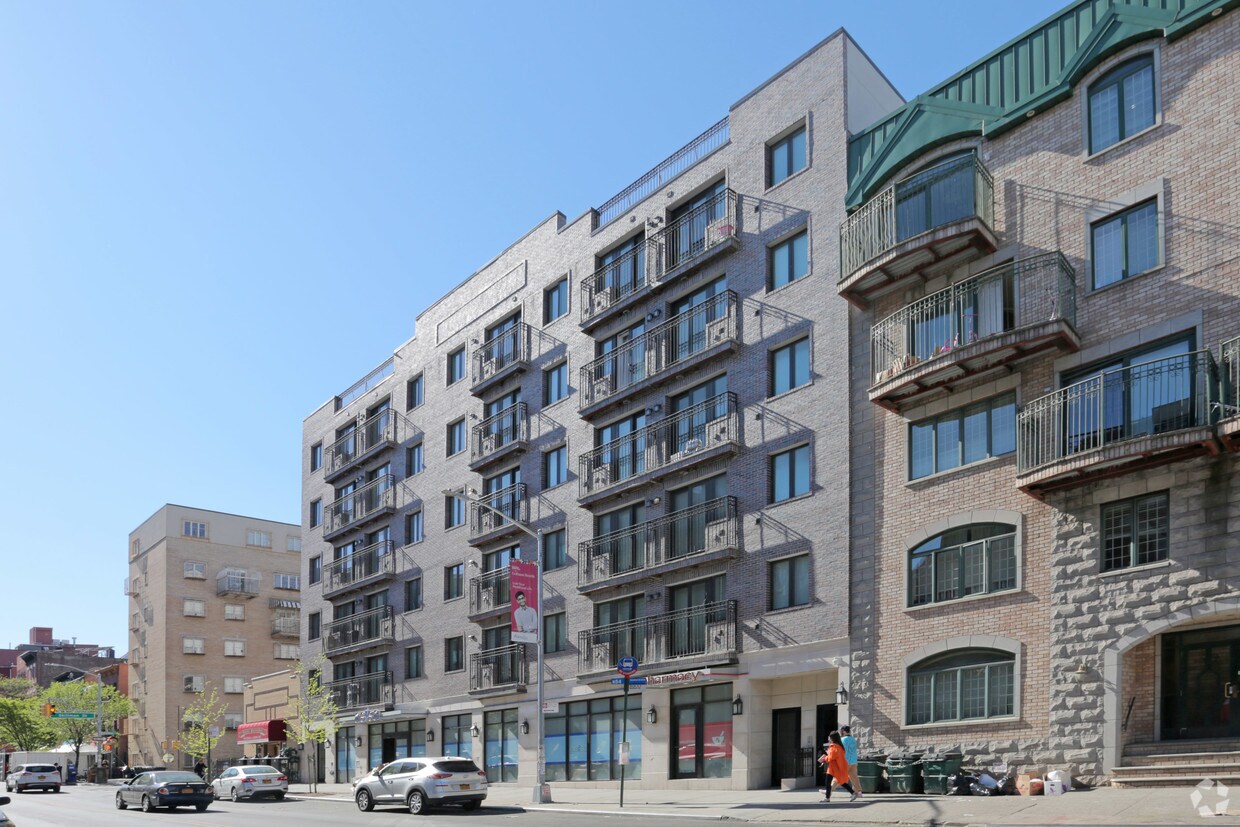 Foto principal - 667 Myrtle Ave