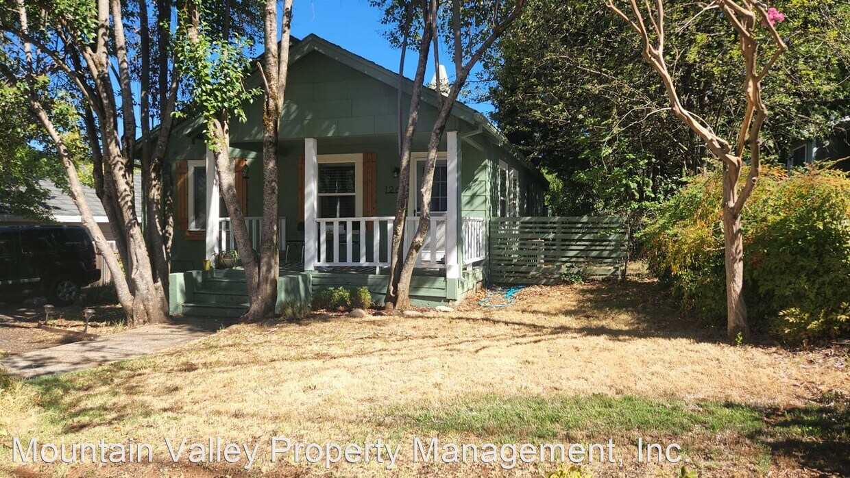 Primary Photo - 2 br, 1 bath House - 126 W Empire Court