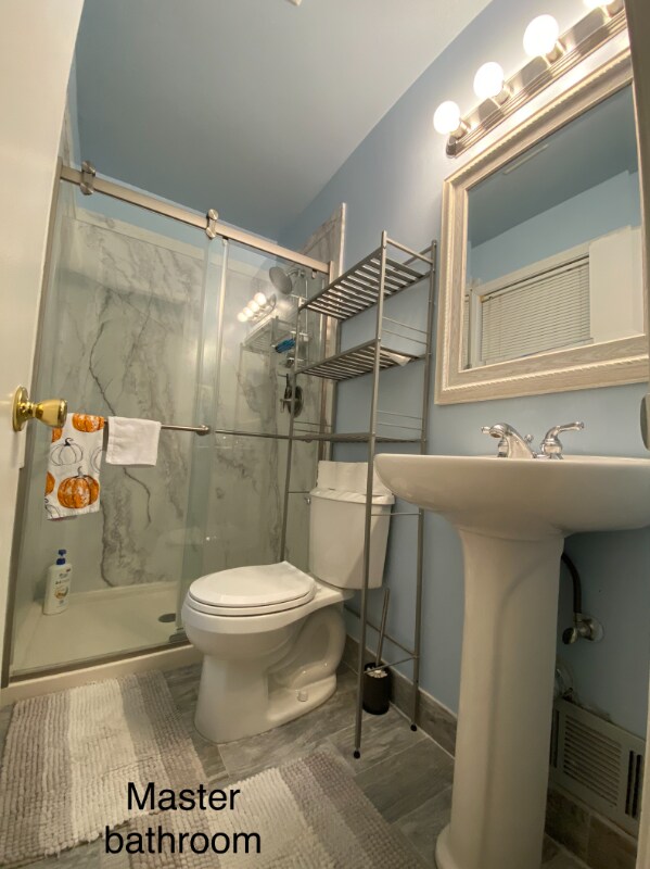 Foto principal - 77 Arlen St
