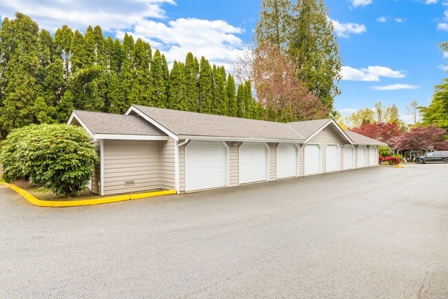 Building Photo - Woodinville 3 Bedroom 2 Bath with Detached Garage - Top Floor