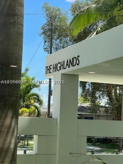 Building Photo - 13800 Highland Dr