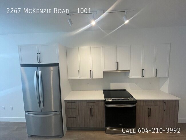 Photo du bâtiment - 3 Bedroom Townhouse in McKenzie Mews!