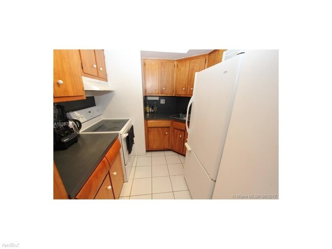 Building Photo - 1430 Brickell Bay Dr