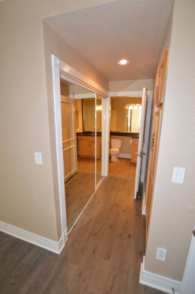 Foto del edificio - Meridian Unfurnished 1 Bdr/ 1 Bath Luxury ...