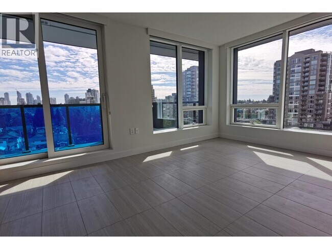 Photo du bâtiment - 5058 Joyce St