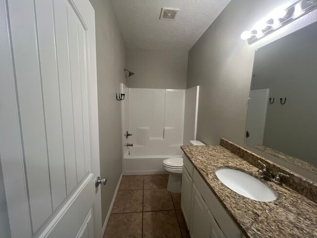 Foto del edificio - 3816 Lockhaven Dr