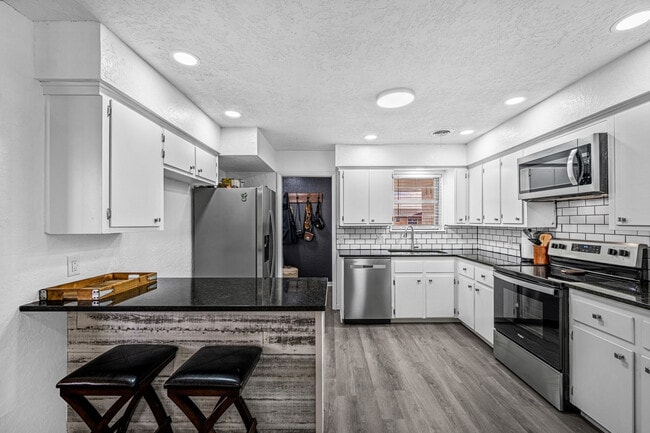 Building Photo - 140 SW 69th St