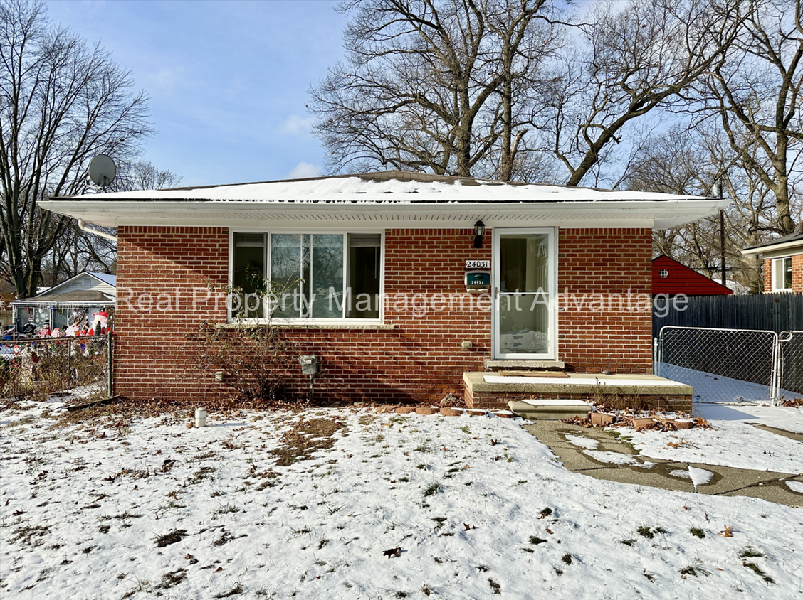 Primary Photo - Charming 4-Bedroom Home with Spacious Back...