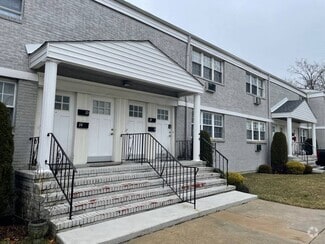 Building Photo - 581 Patten Ave