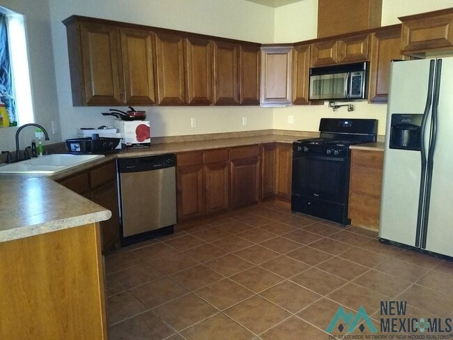 Building Photo - 2108 S Shelly Dr