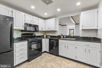 Building Photo - 504 Mountainview Dr