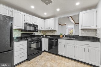 Building Photo - 504 Mountainview Dr