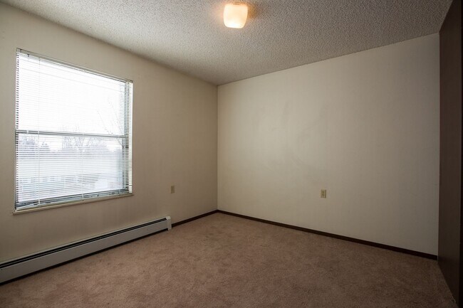 Building Photo - 512 E Monroe Dr