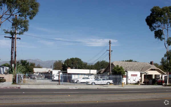 Foto principal - 7435-7445 Garvey Ave